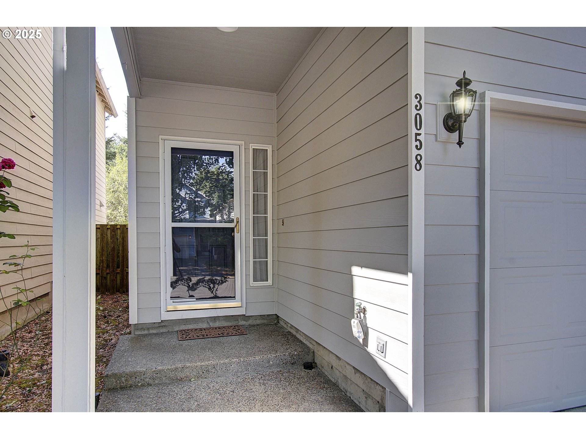 3058 SE MERRIWEATHER DR