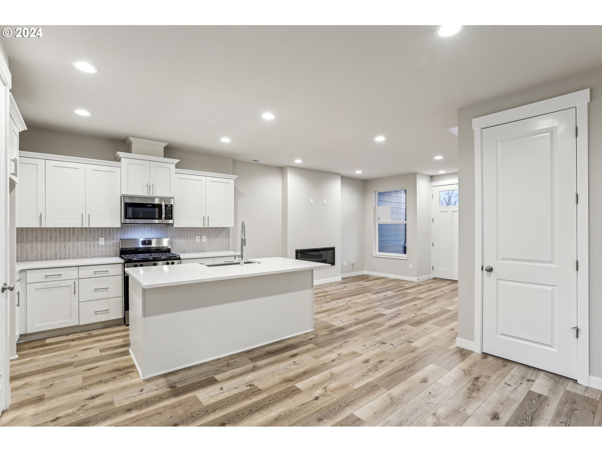 3712 SE Yonder LN SE