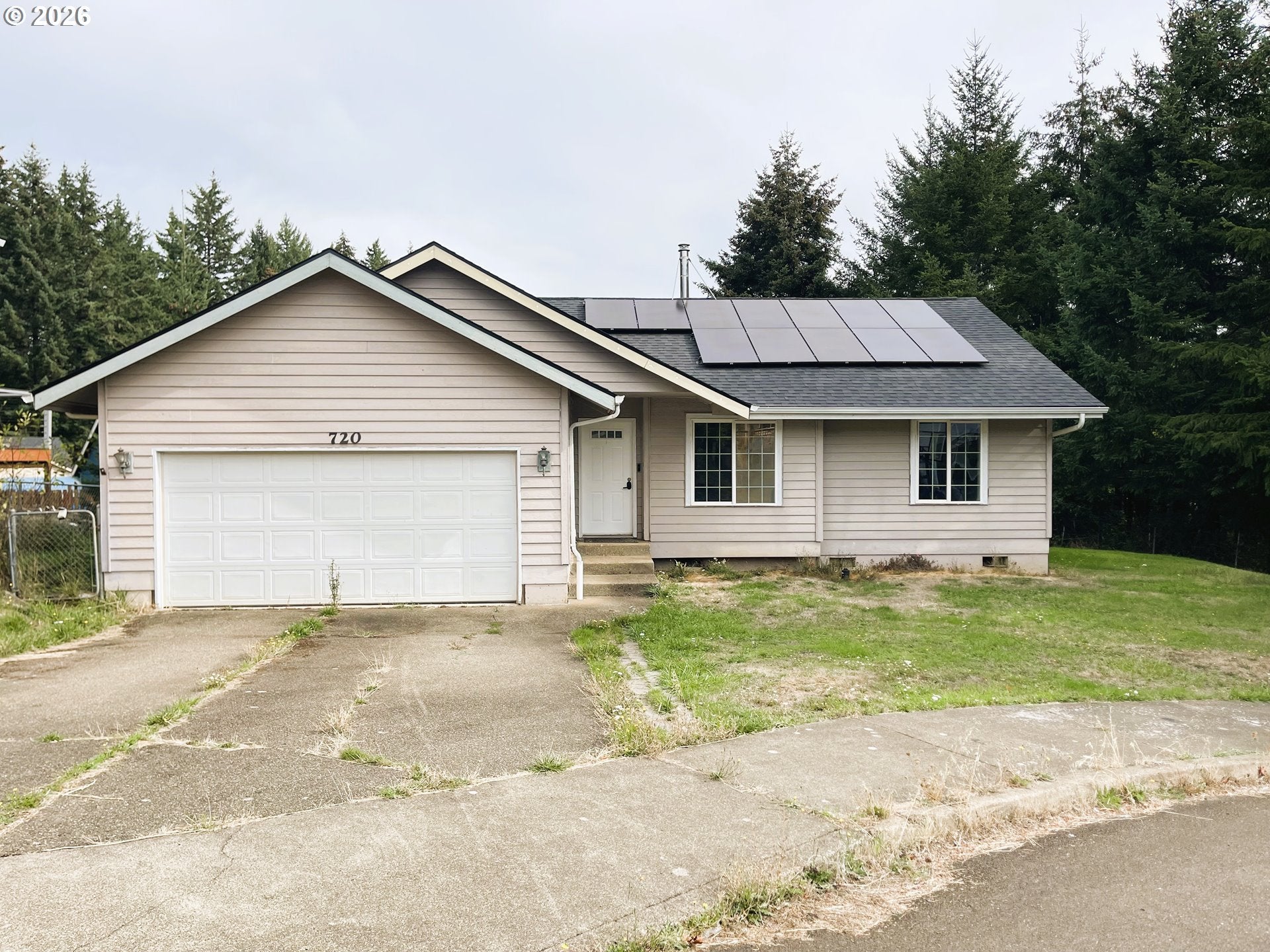 720 SW PIONEER CT