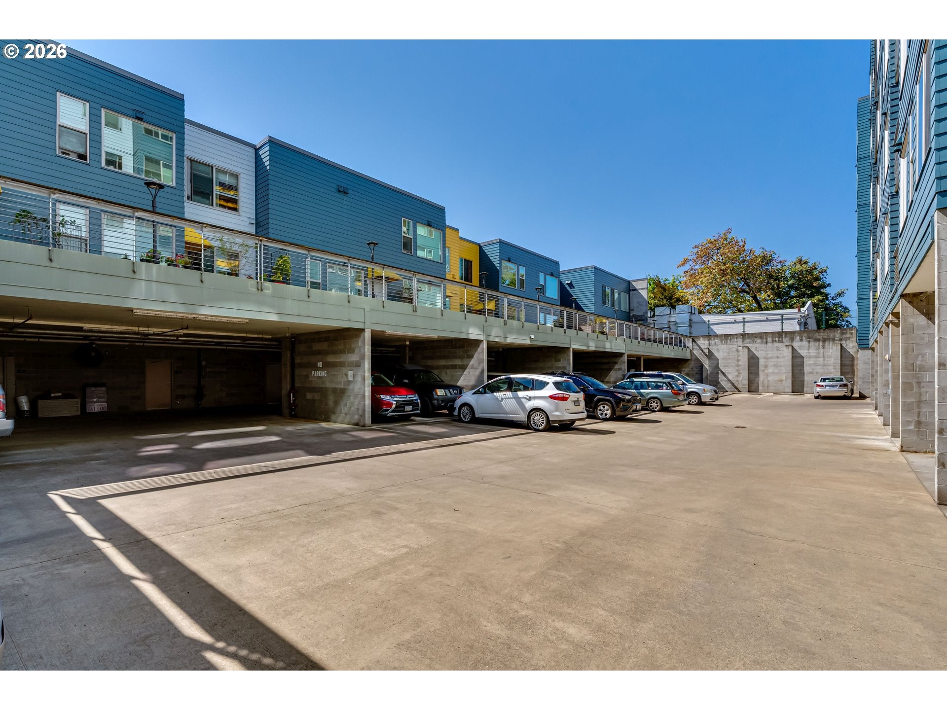265 W 8TH AVE