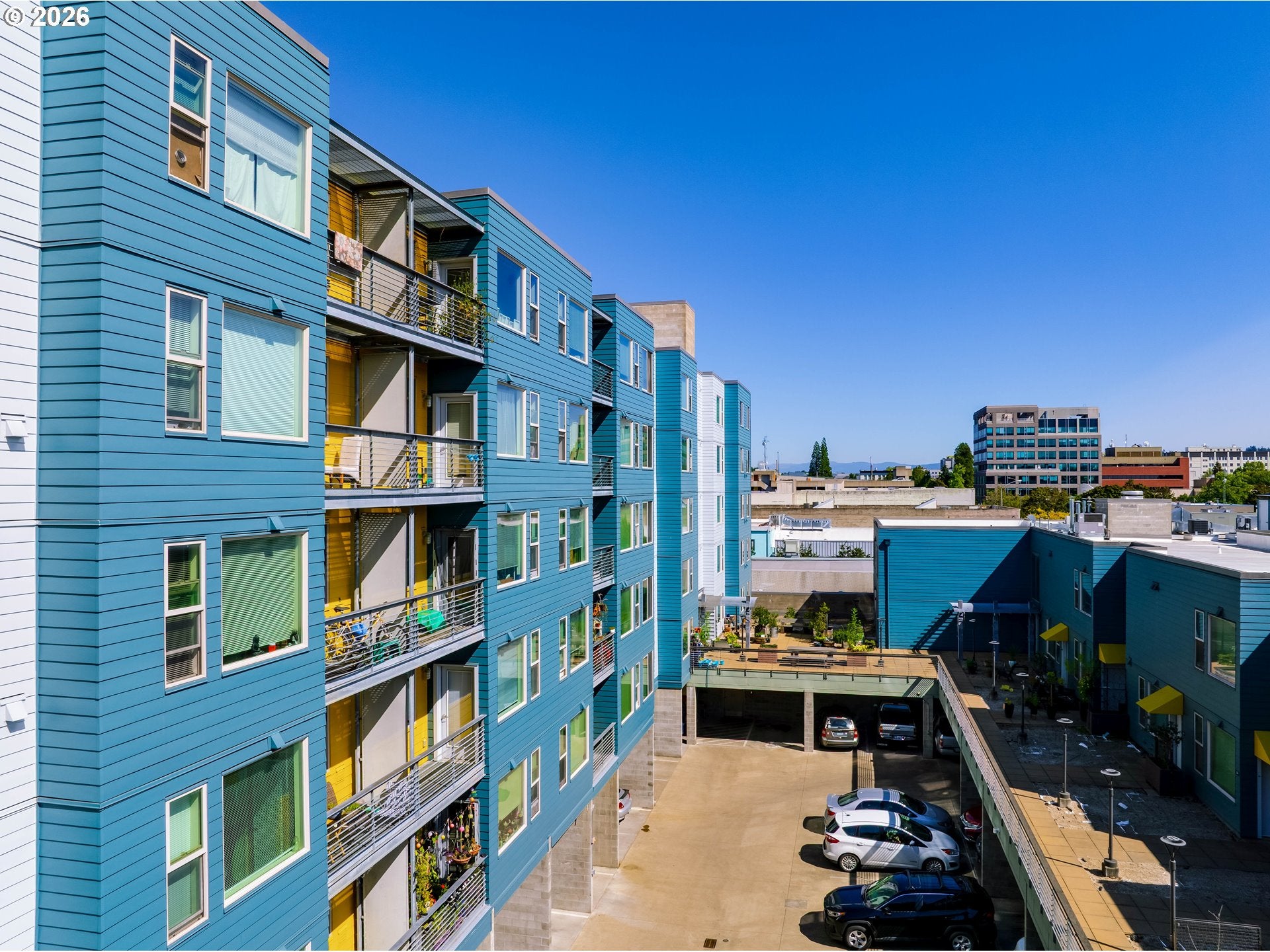 265 W 8TH AVE