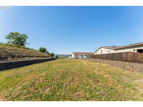 633 HIGHLAND VISTA LN Roseburg OR 97471