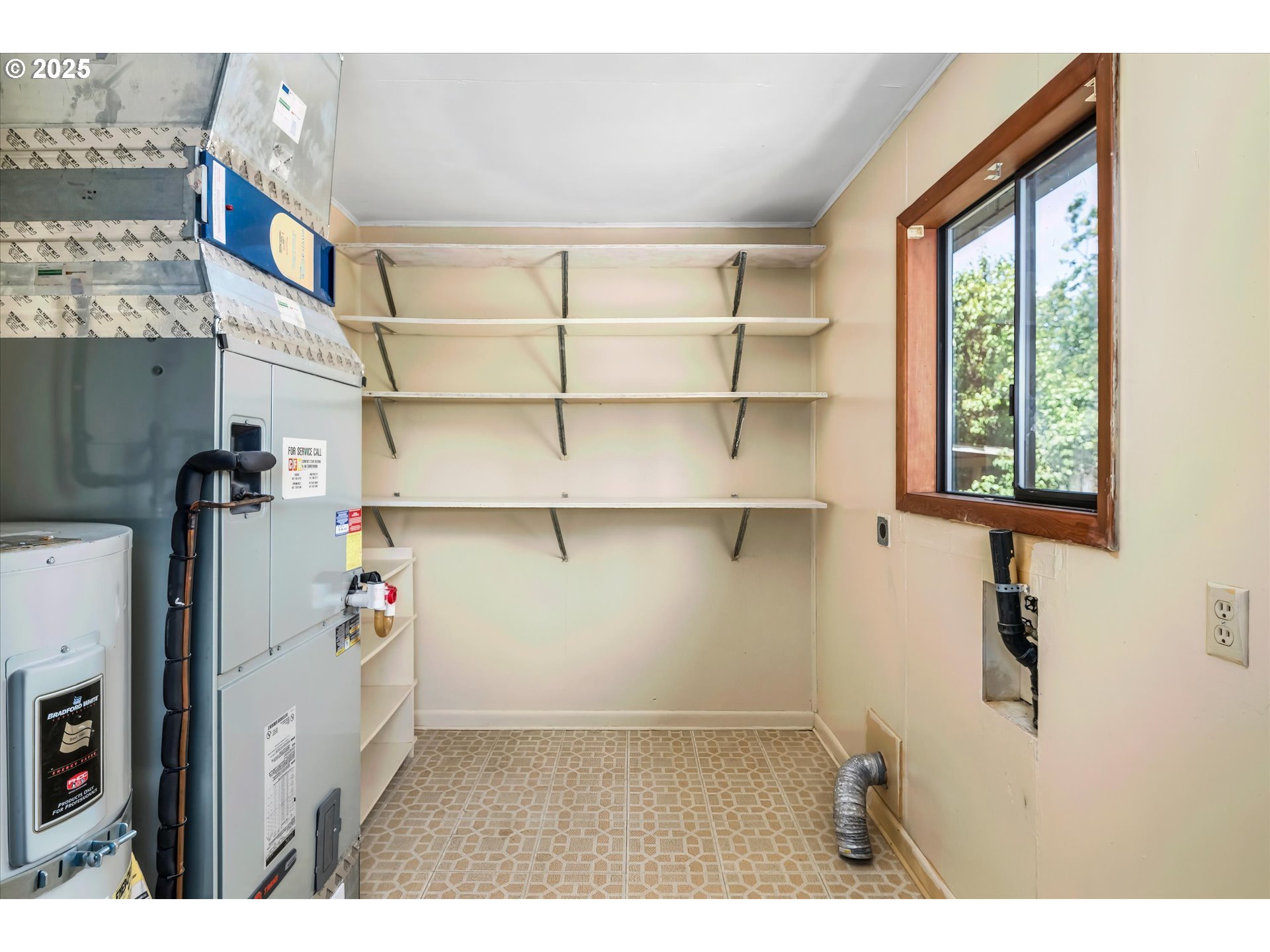 Oakridge, Oregon 97463, United States, 3 Bedrooms Bedrooms, ,2 BathroomsBathrooms,Residential,Active,137819