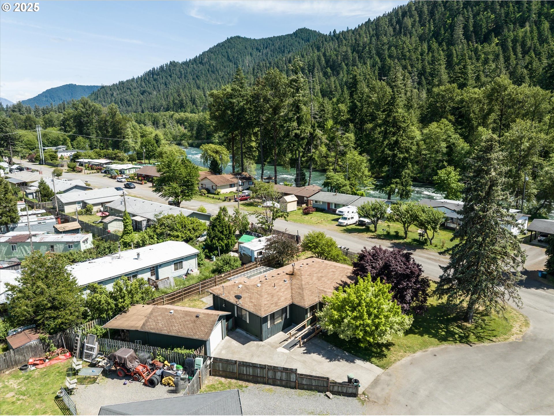 Oakridge, Oregon 97463, United States, 3 Bedrooms Bedrooms, ,2 BathroomsBathrooms,Residential,Active,137819