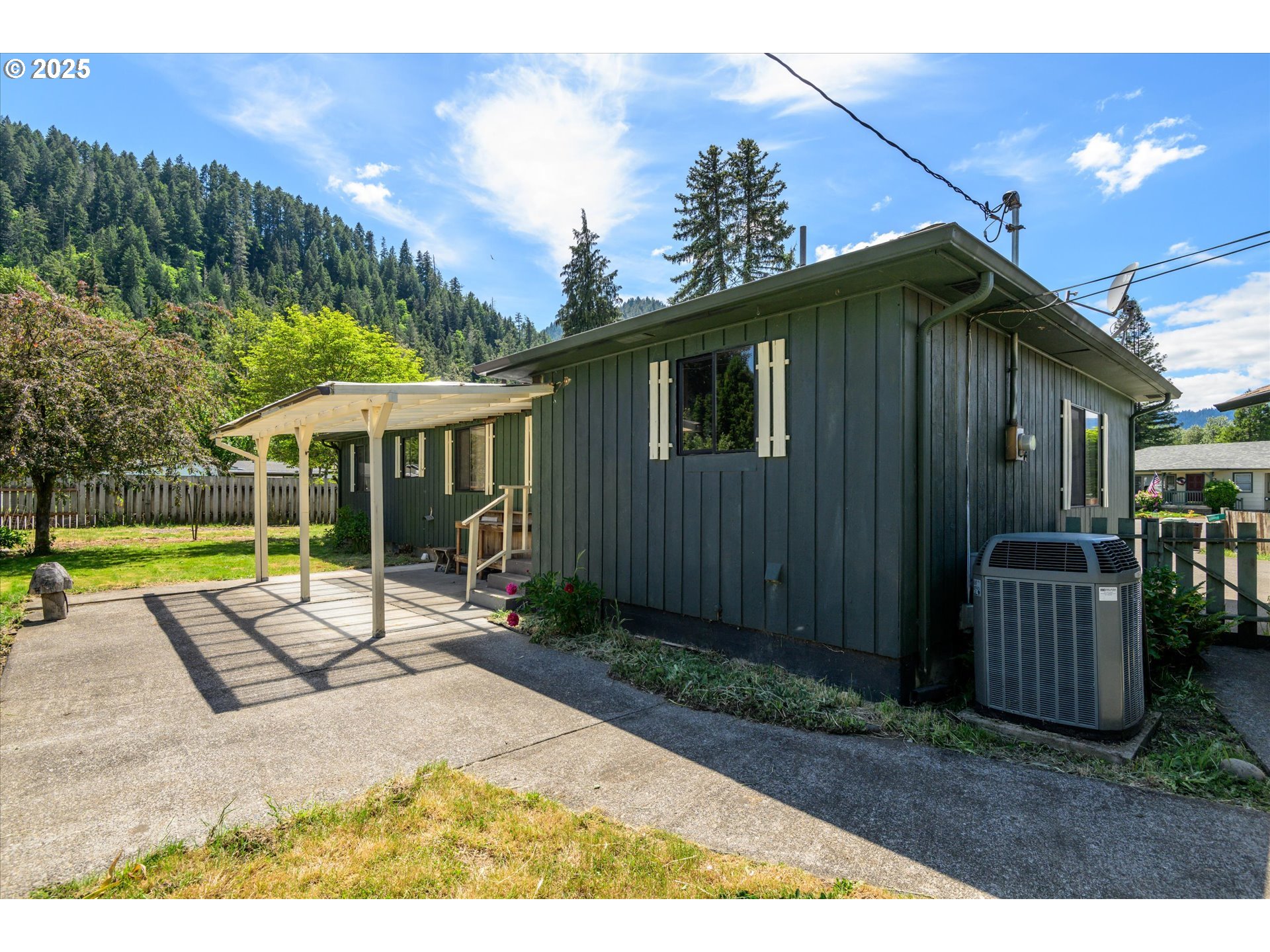 Oakridge, Oregon 97463, United States, 3 Bedrooms Bedrooms, ,2 BathroomsBathrooms,Residential,Active,137819