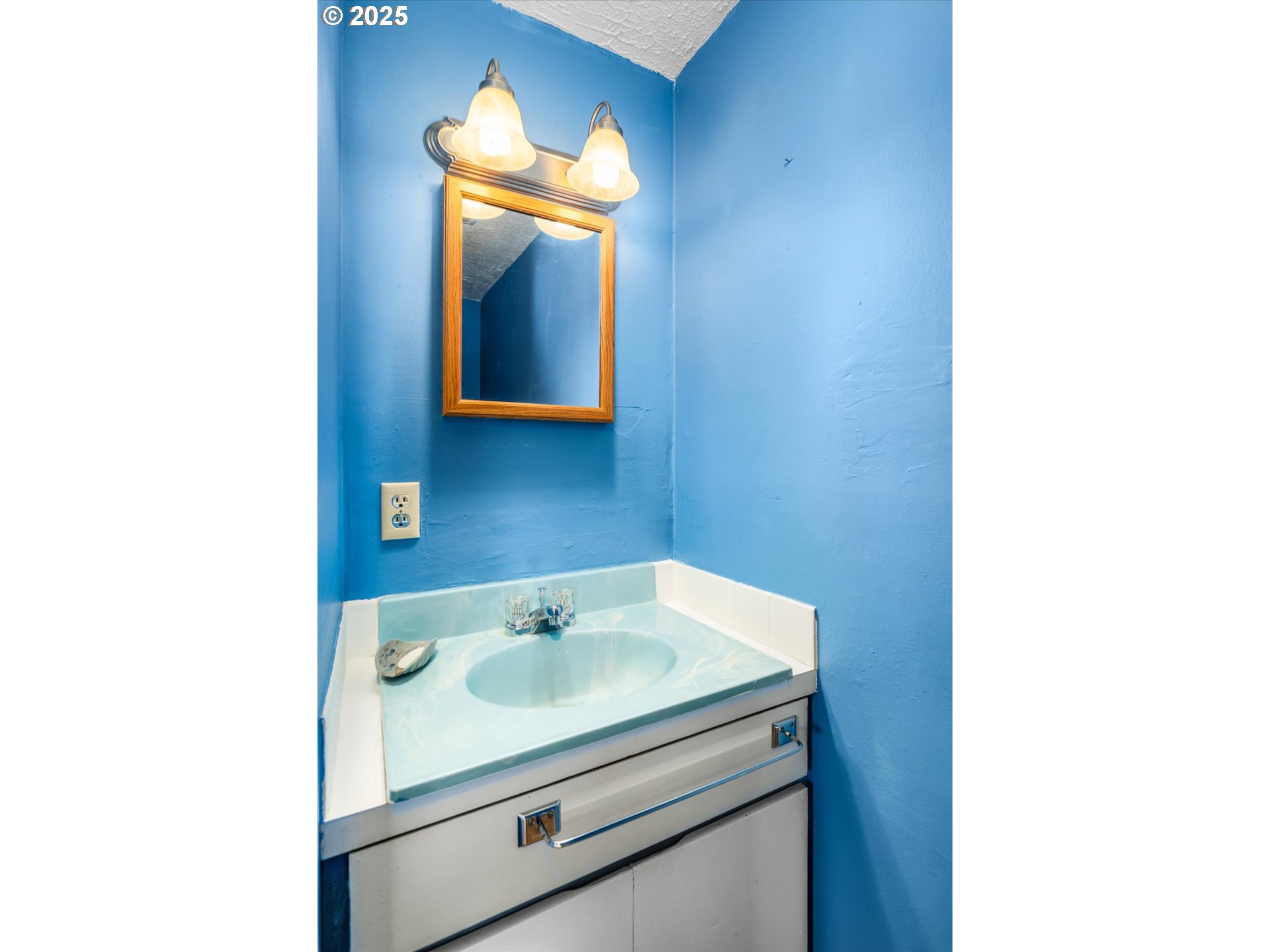 Oakridge, Oregon 97463, United States, 3 Bedrooms Bedrooms, ,2 BathroomsBathrooms,Residential,Active,137819