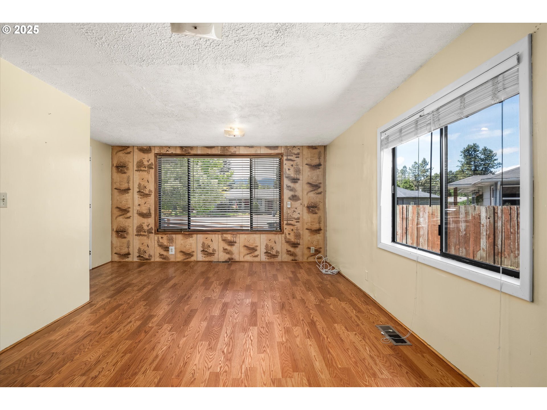 Oakridge, Oregon 97463, United States, 3 Bedrooms Bedrooms, ,2 BathroomsBathrooms,Residential,Active,137819