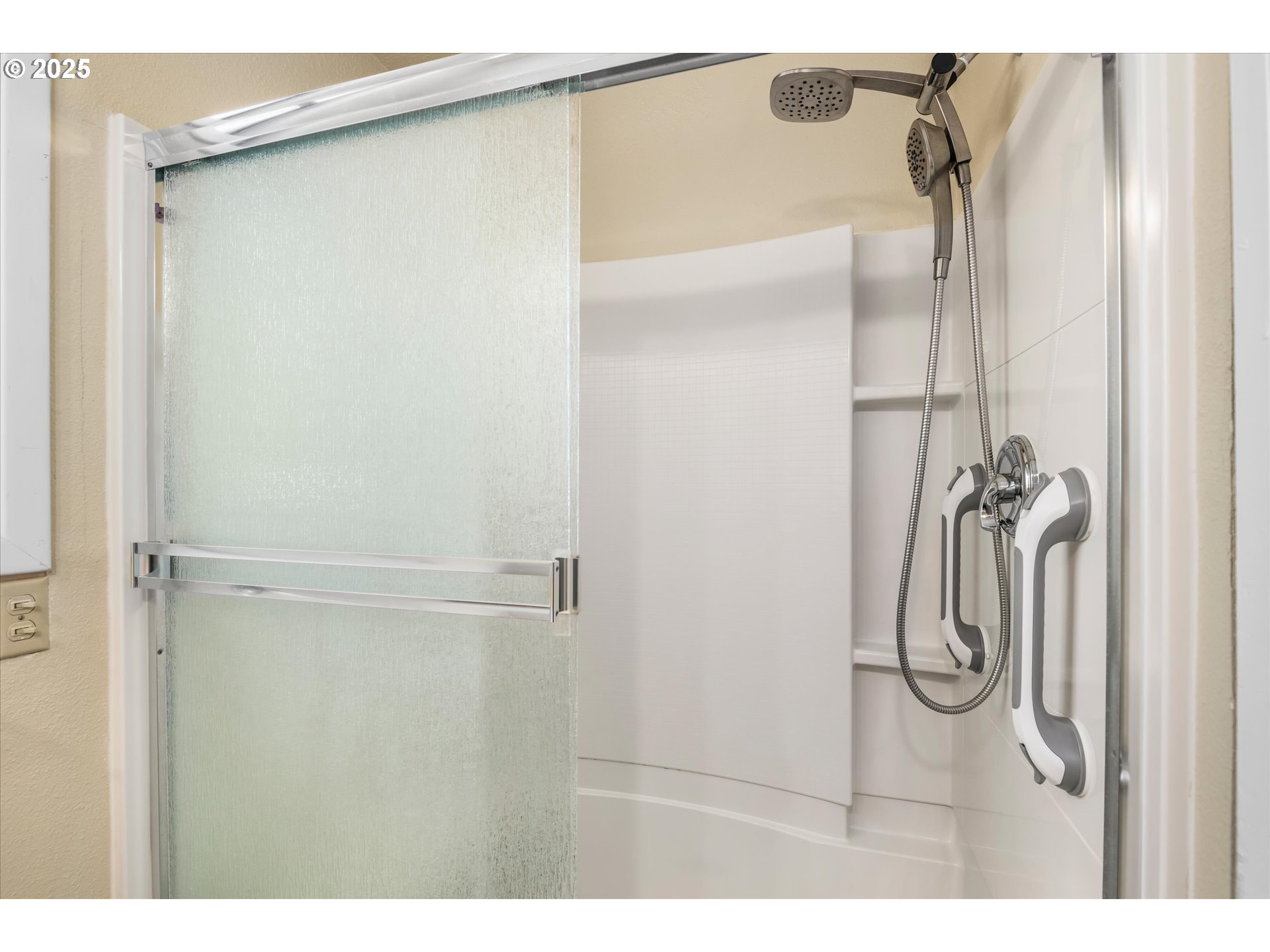 Oakridge, Oregon 97463, United States, 3 Bedrooms Bedrooms, ,2 BathroomsBathrooms,Residential,Active,137819