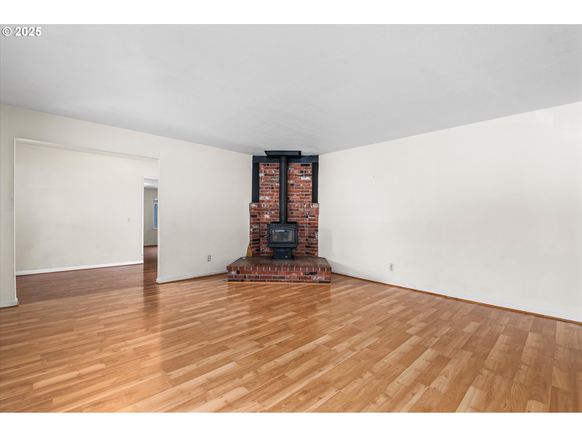 Oakridge, Oregon 97463, United States, 3 Bedrooms Bedrooms, ,2 BathroomsBathrooms,Residential,Active,137819