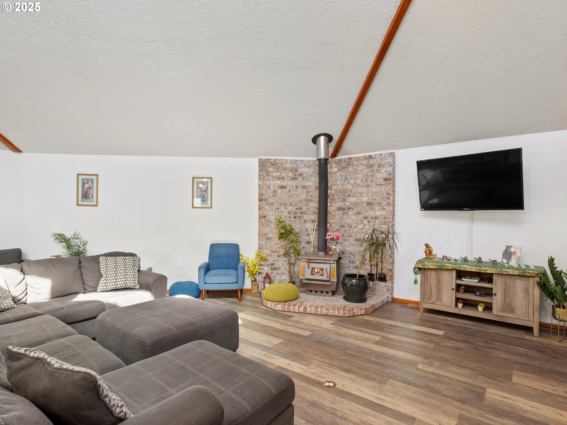 The Dalles, Oregon 97058, United States, 3 Bedrooms Bedrooms, ,2 BathroomsBathrooms,Residential,Active,219247