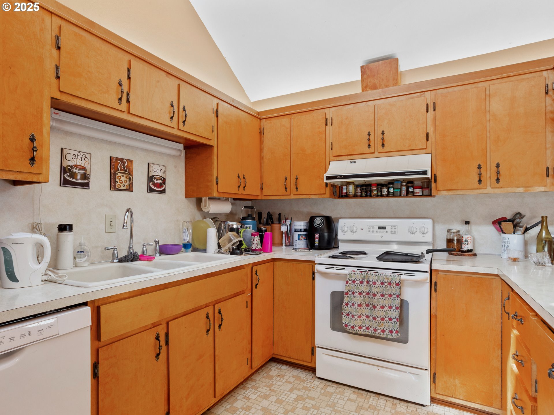 The Dalles, Oregon 97058, United States, 3 Bedrooms Bedrooms, ,2 BathroomsBathrooms,Residential,Active,219247