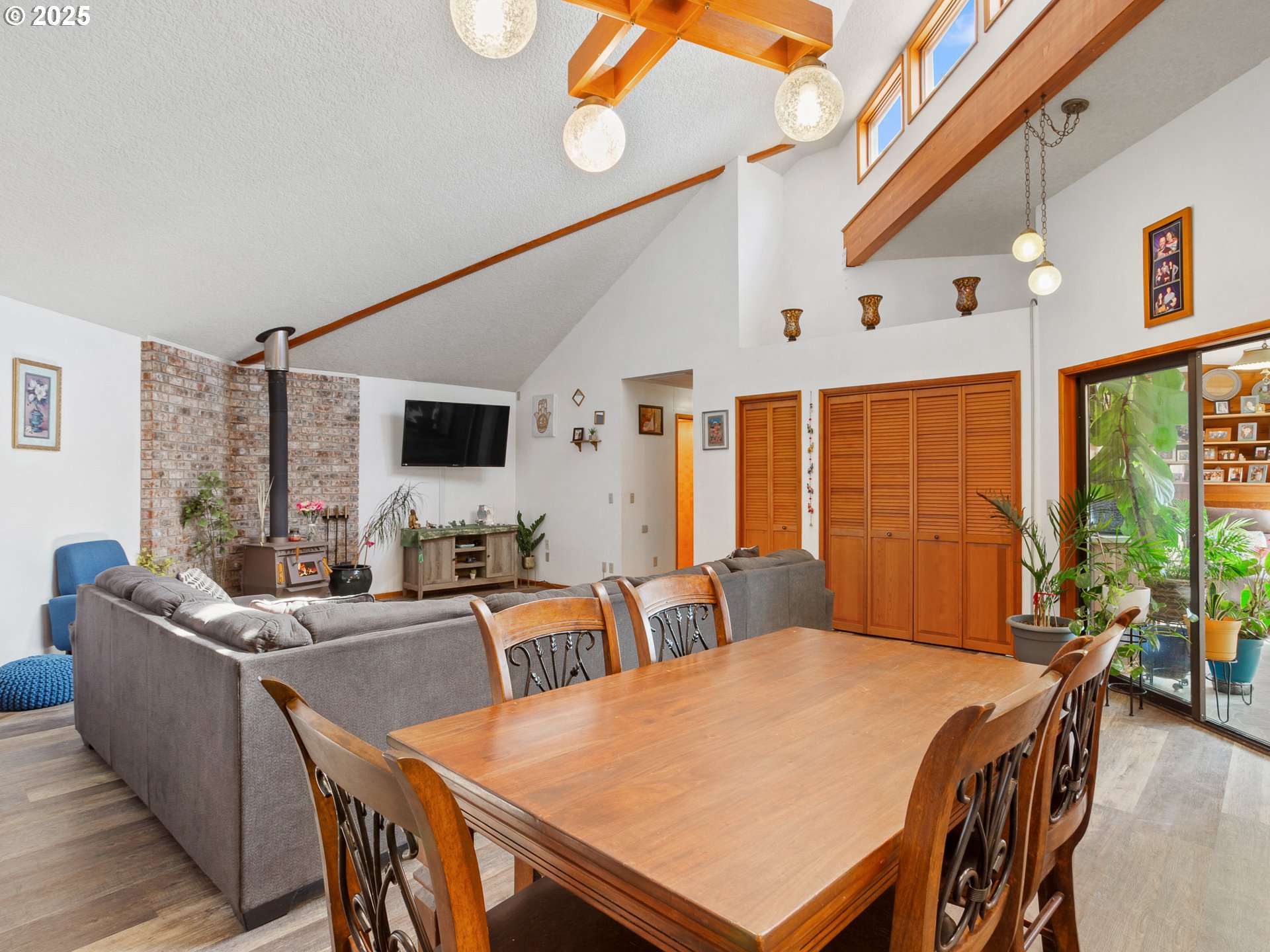 The Dalles, Oregon 97058, United States, 3 Bedrooms Bedrooms, ,2 BathroomsBathrooms,Residential,Active,219247