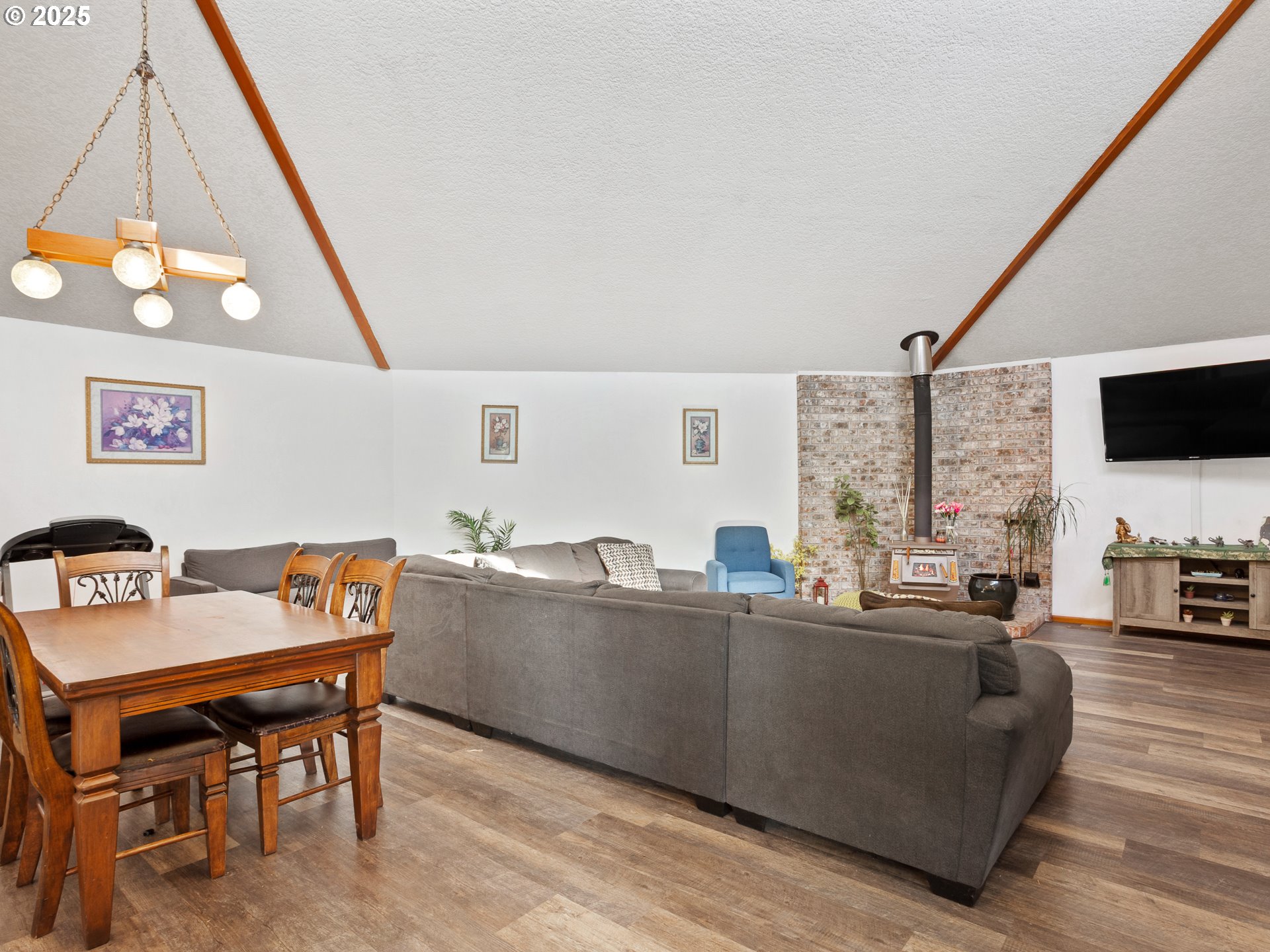 The Dalles, Oregon 97058, United States, 3 Bedrooms Bedrooms, ,2 BathroomsBathrooms,Residential,Active,219247