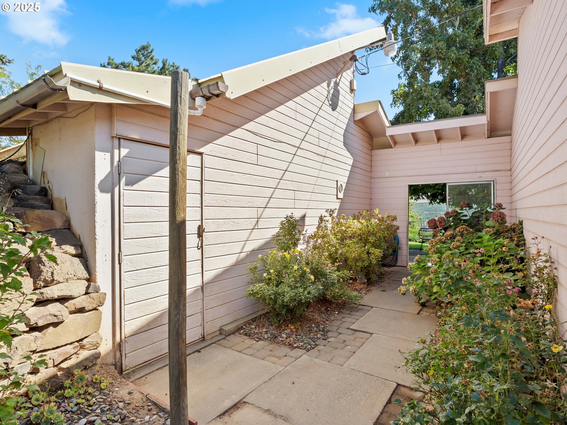 The Dalles, Oregon 97058, United States, 3 Bedrooms Bedrooms, ,2 BathroomsBathrooms,Residential,Active,219247