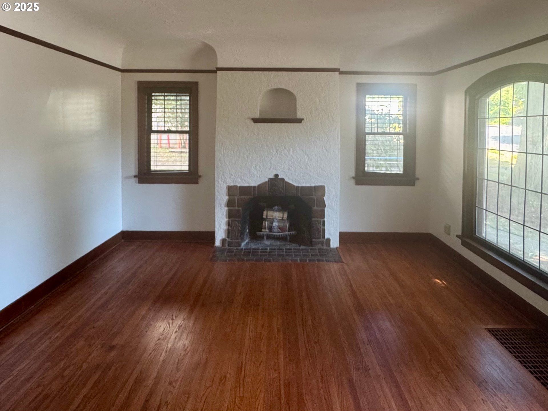 323 NE 47TH AVE