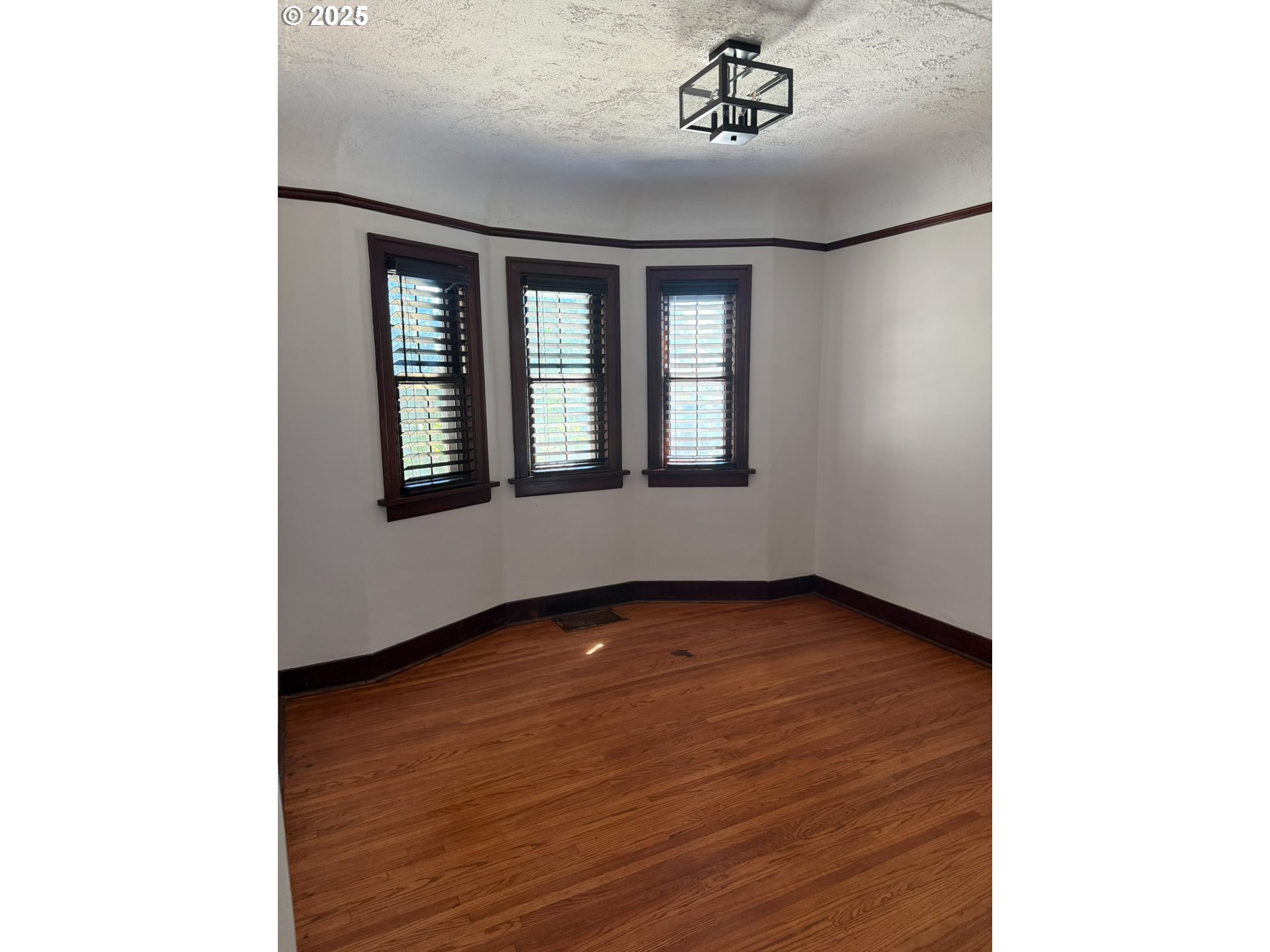 323 NE 47TH AVE