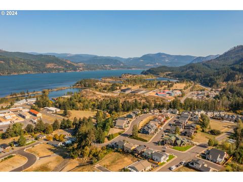 A home in Cascade Locks