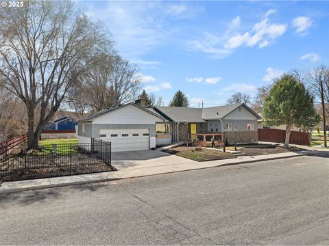 1233 MADISON ST Baker City OR 97814