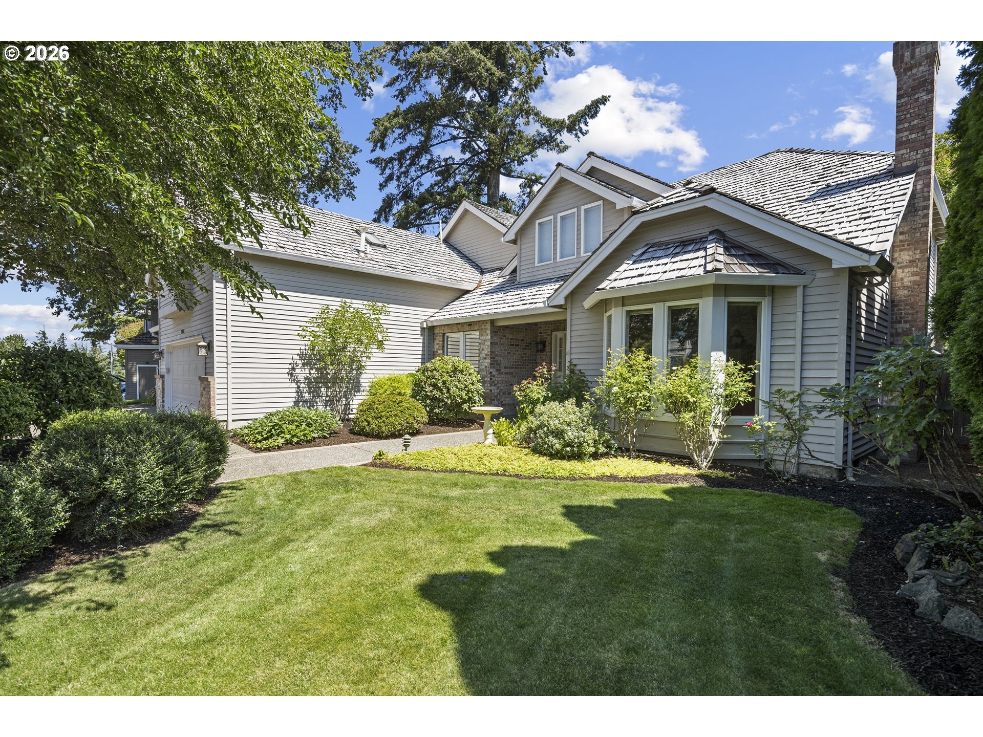 2105 CLUB HOUSE DR