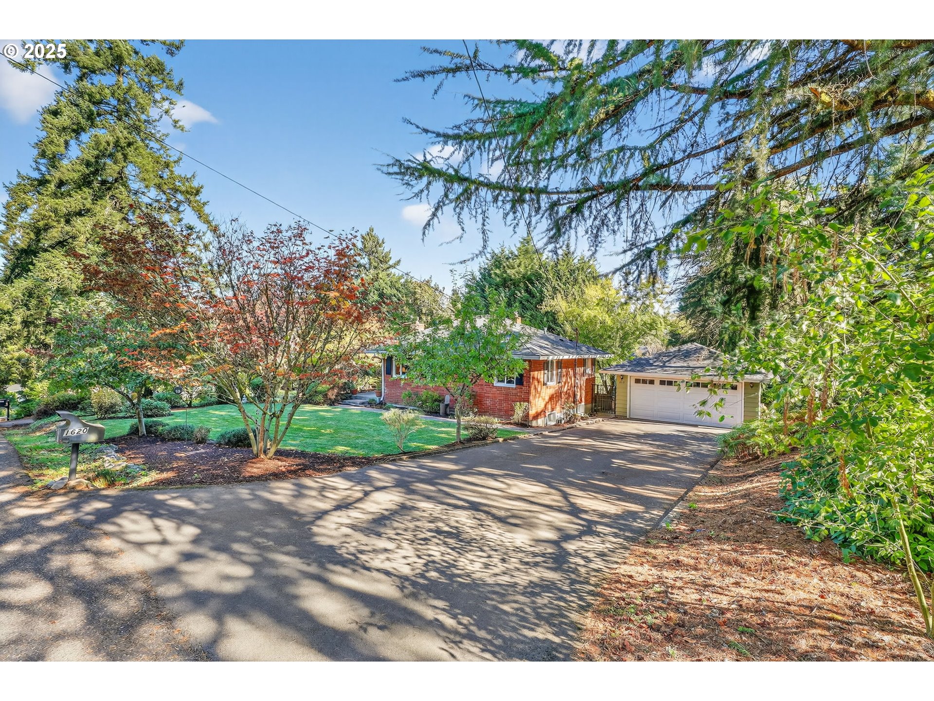 1620 SW MAPLECREST DR