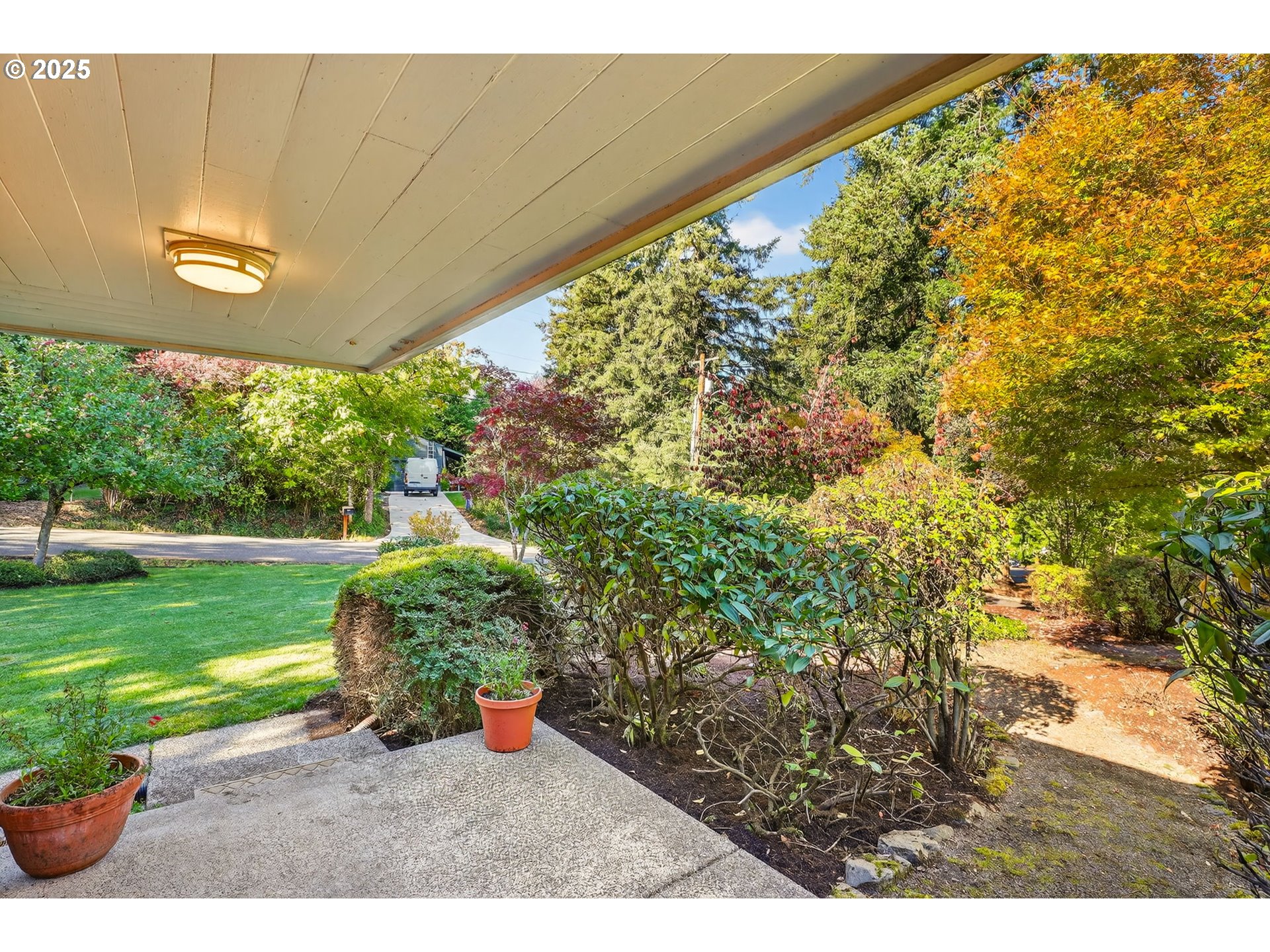 1620 SW MAPLECREST DR