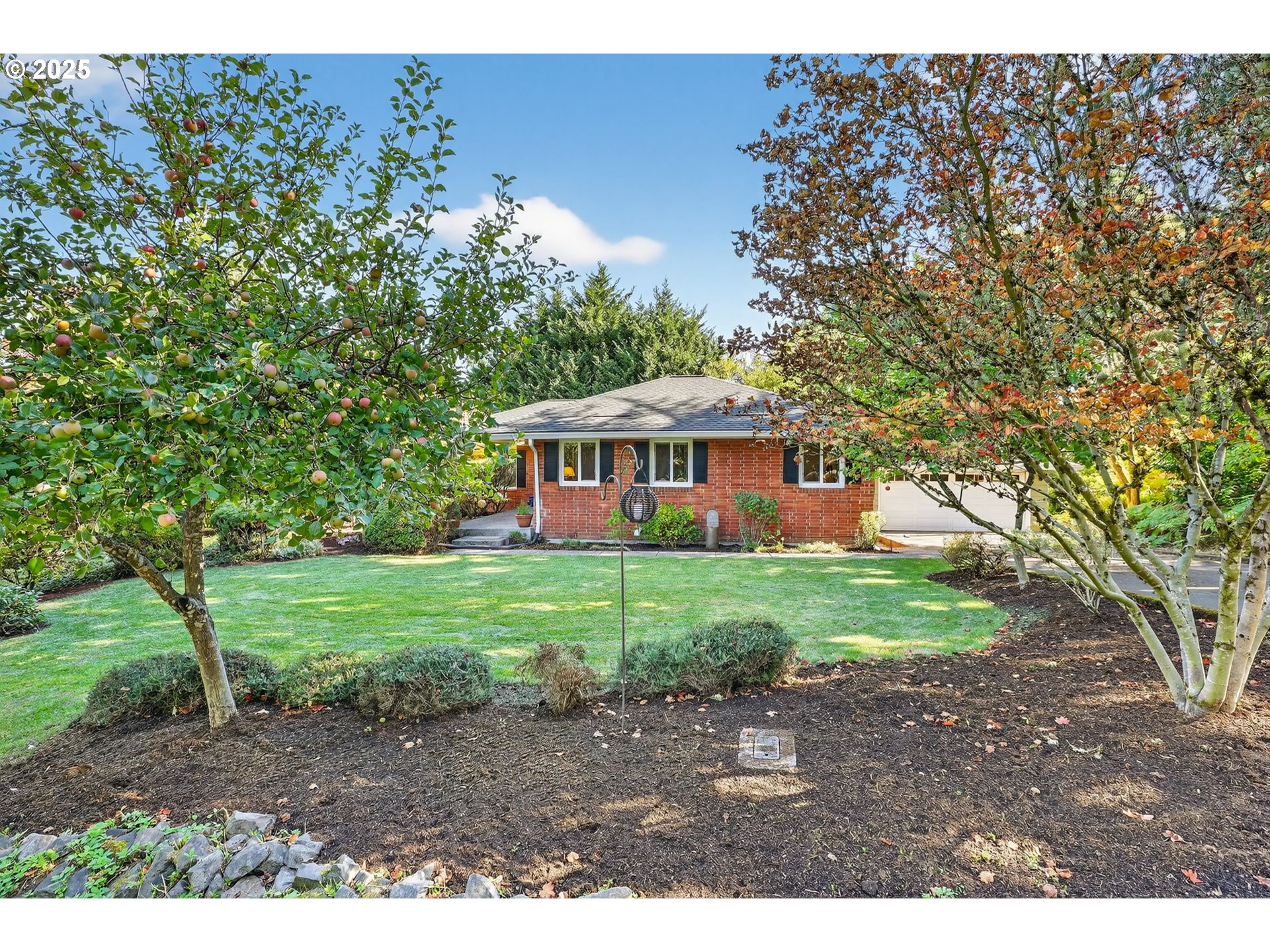 1620 SW MAPLECREST DR