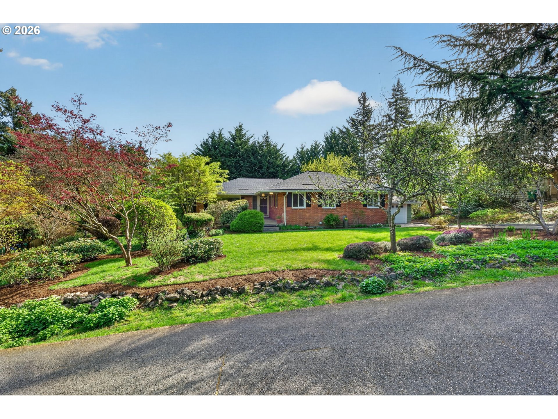 1620 SW MAPLECREST DR