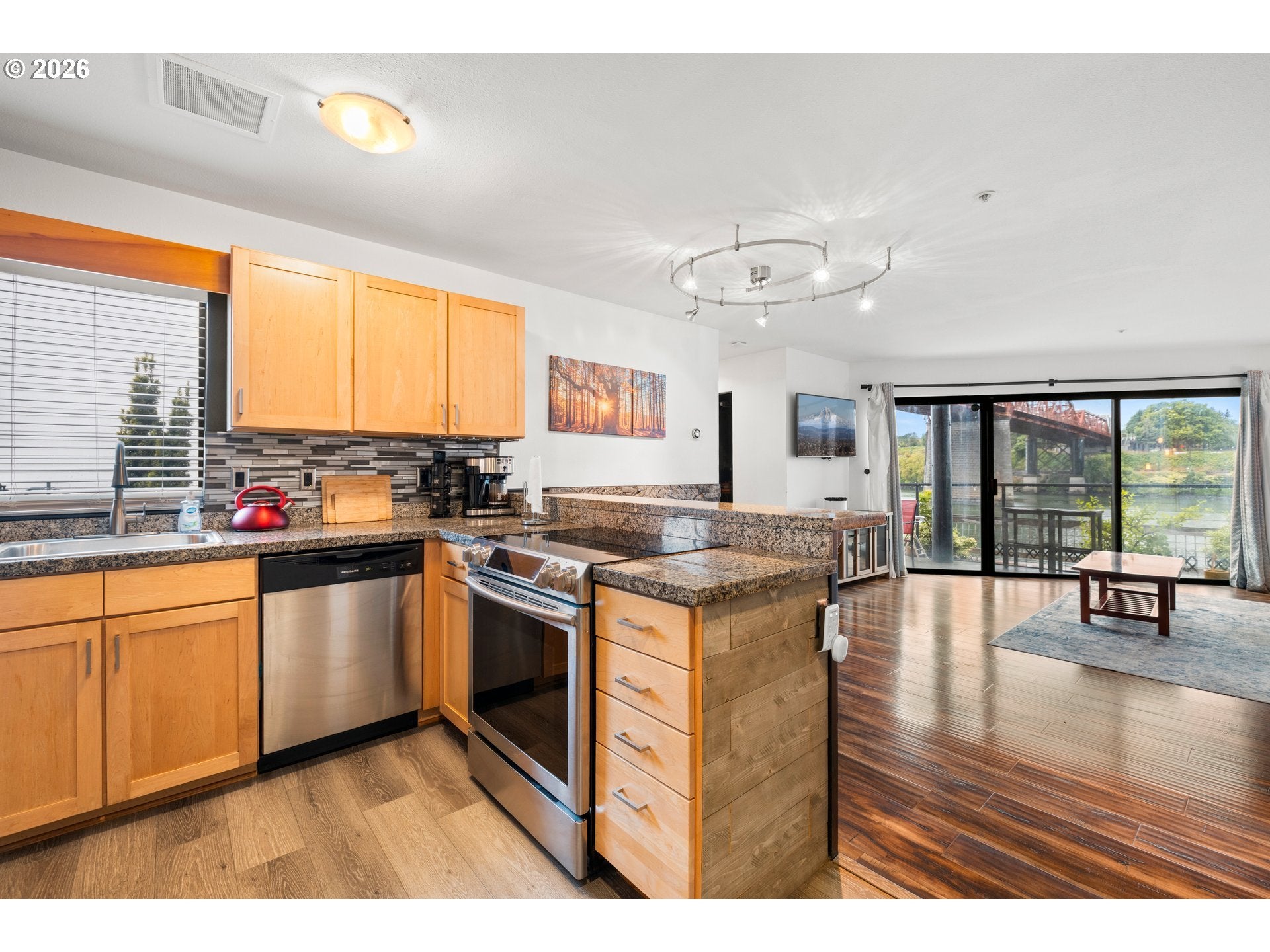 940 NW NAITO PKWY L15