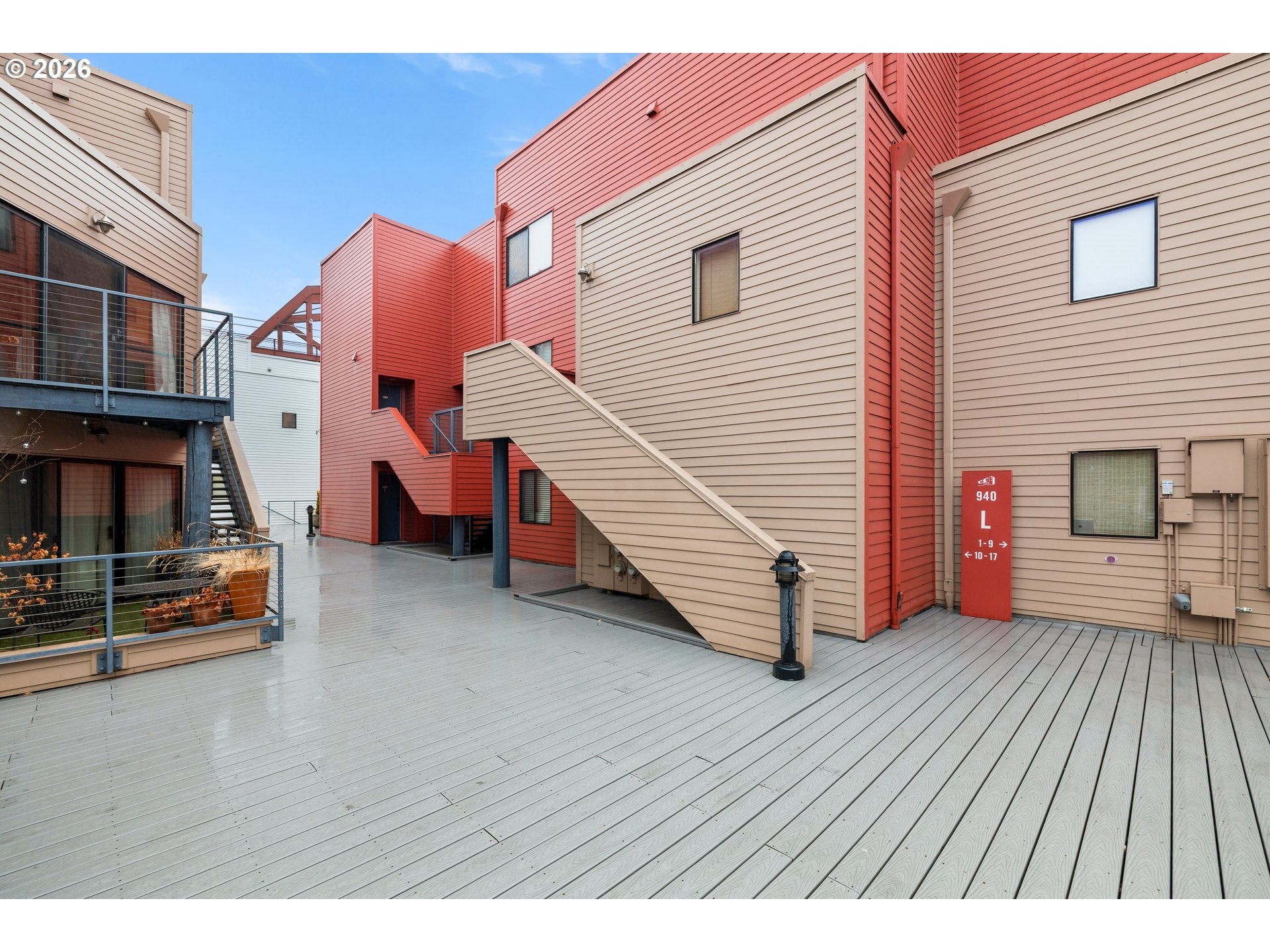 940 NW NAITO PKWY L15