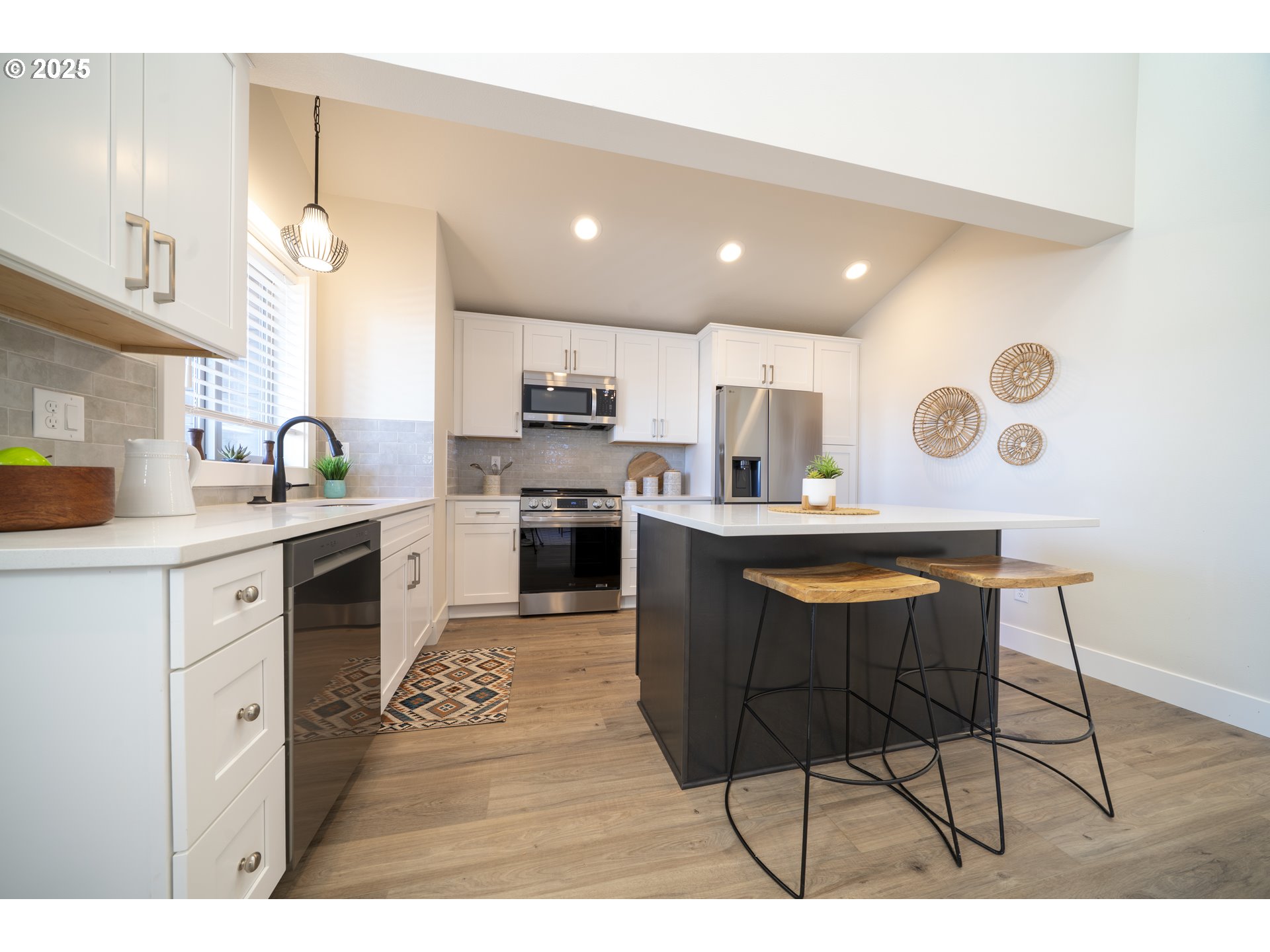 12246 Meadowlawn Dr