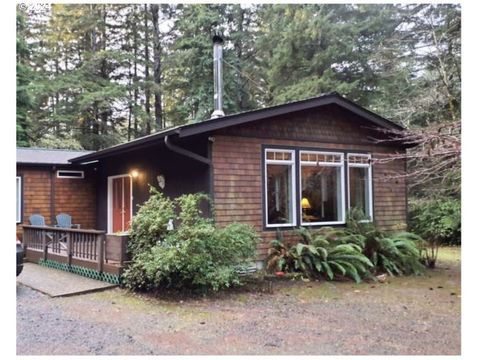 4640 MITCHELL LOOP RD Florence OR 97439