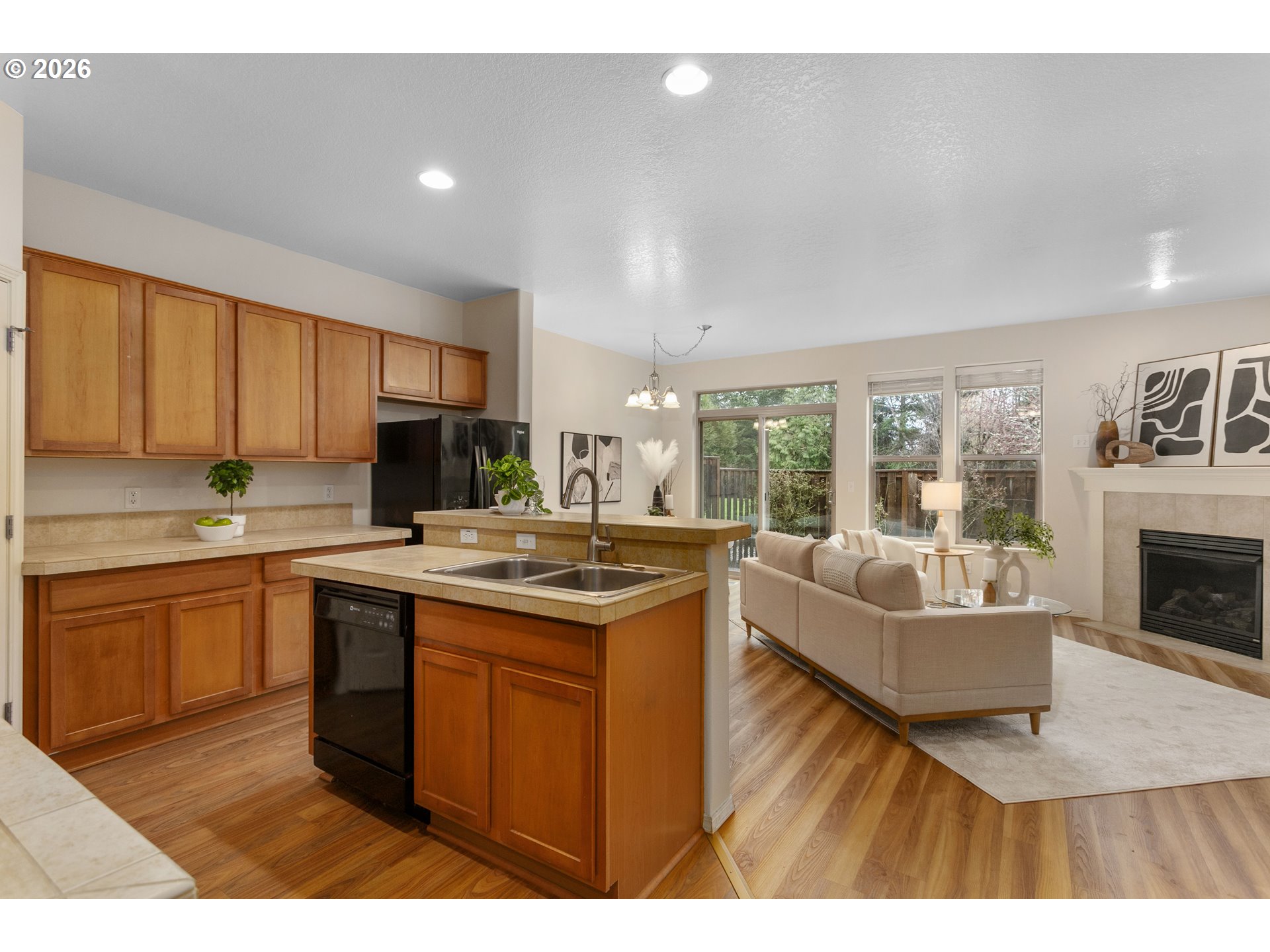 1436 NE ALEXANDRIA PL