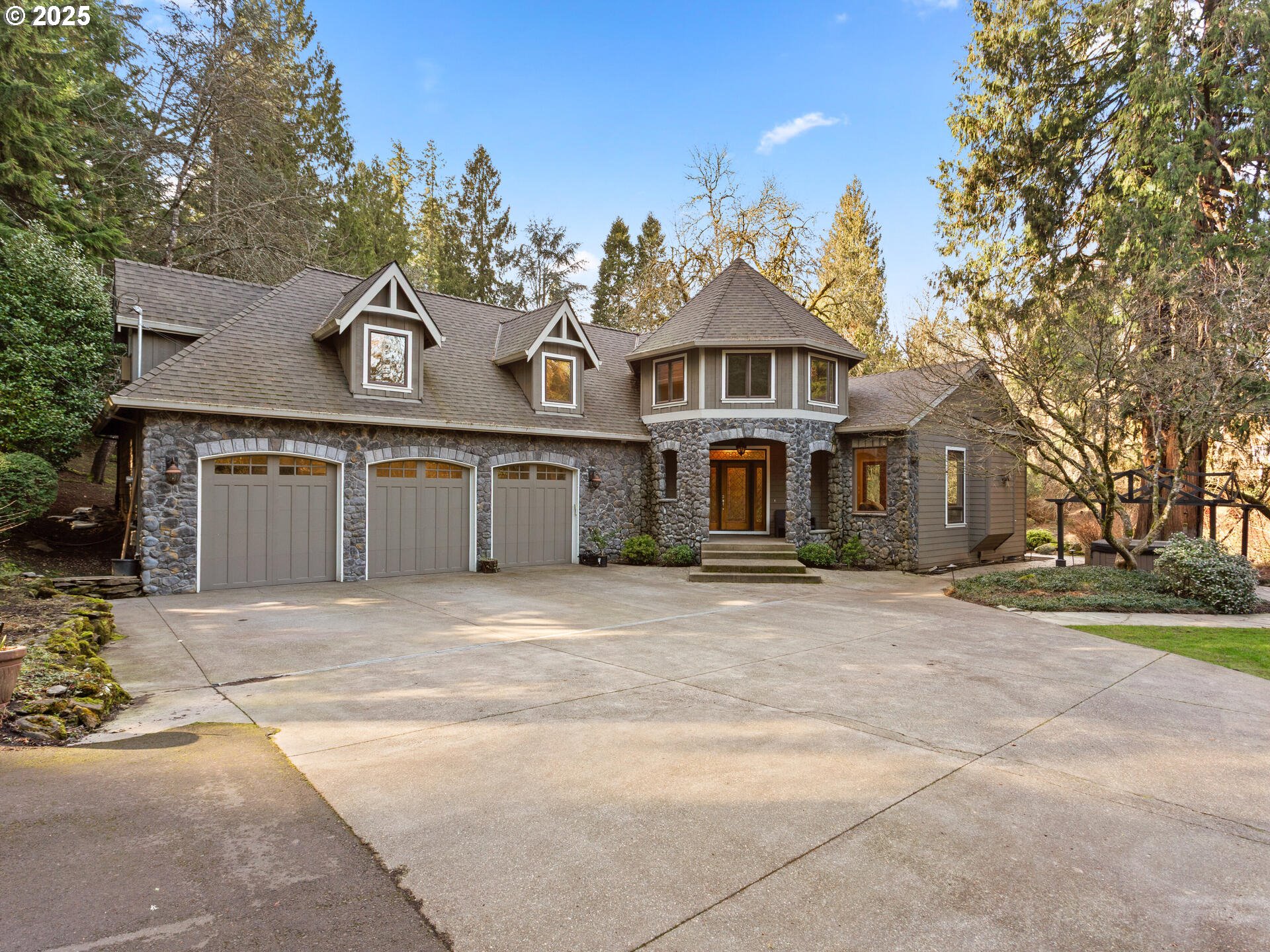 4207 SE ALDERCREST RD
