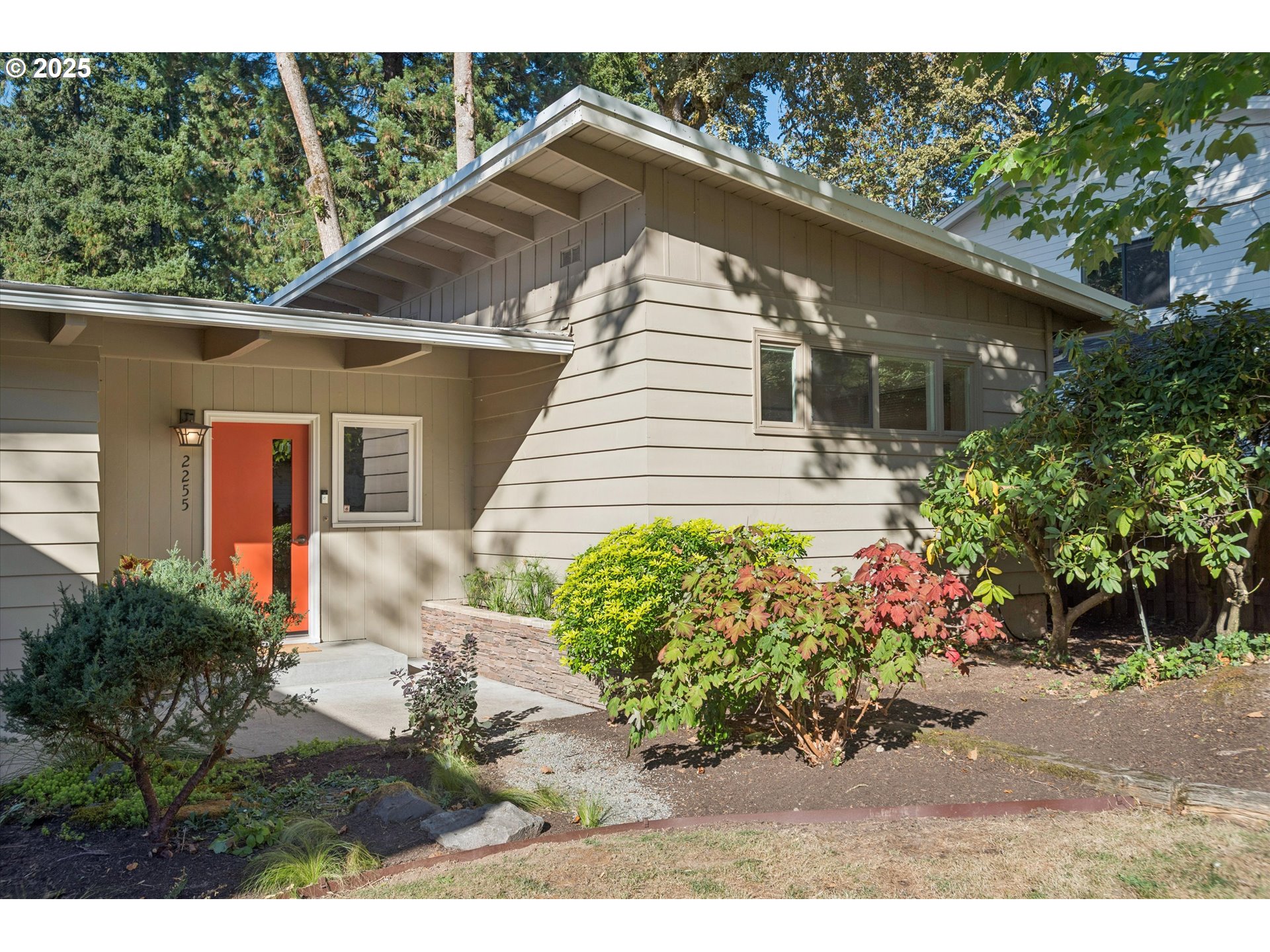 2255 GLEN HAVEN RD