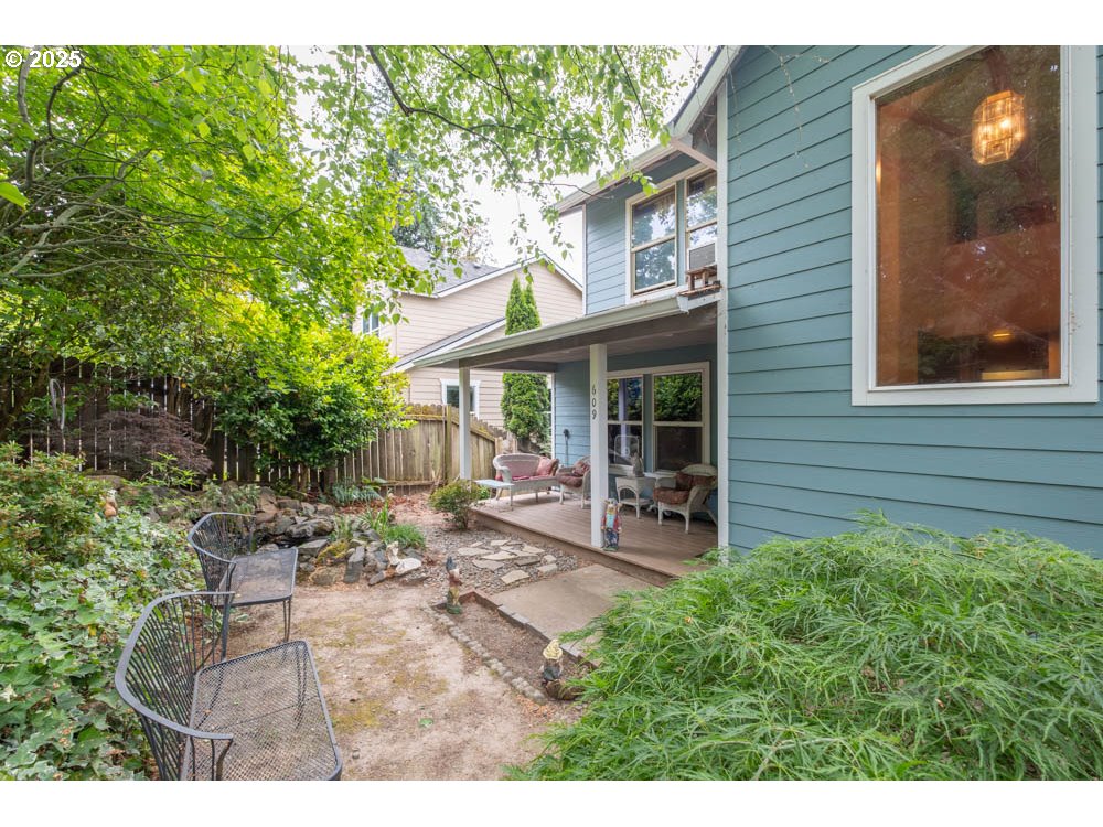 609 VAN BUREN ST