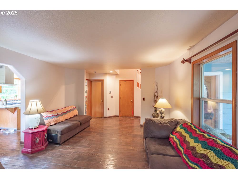 609 VAN BUREN ST