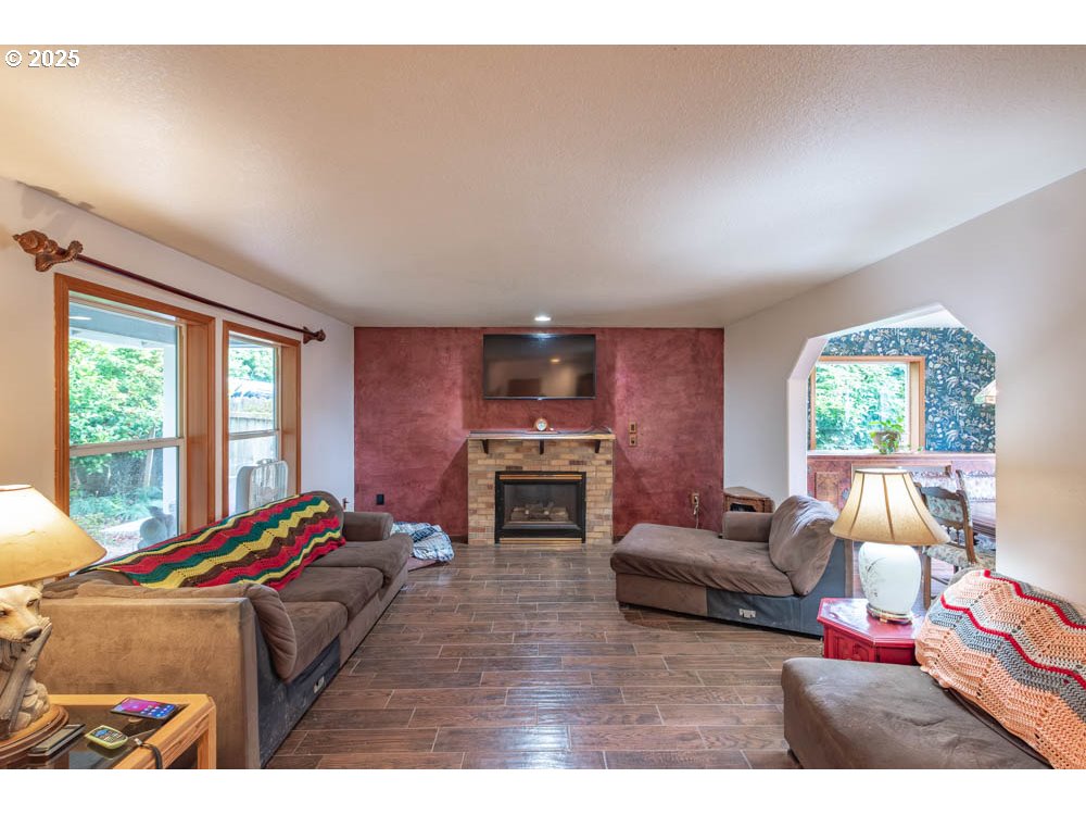 609 VAN BUREN ST