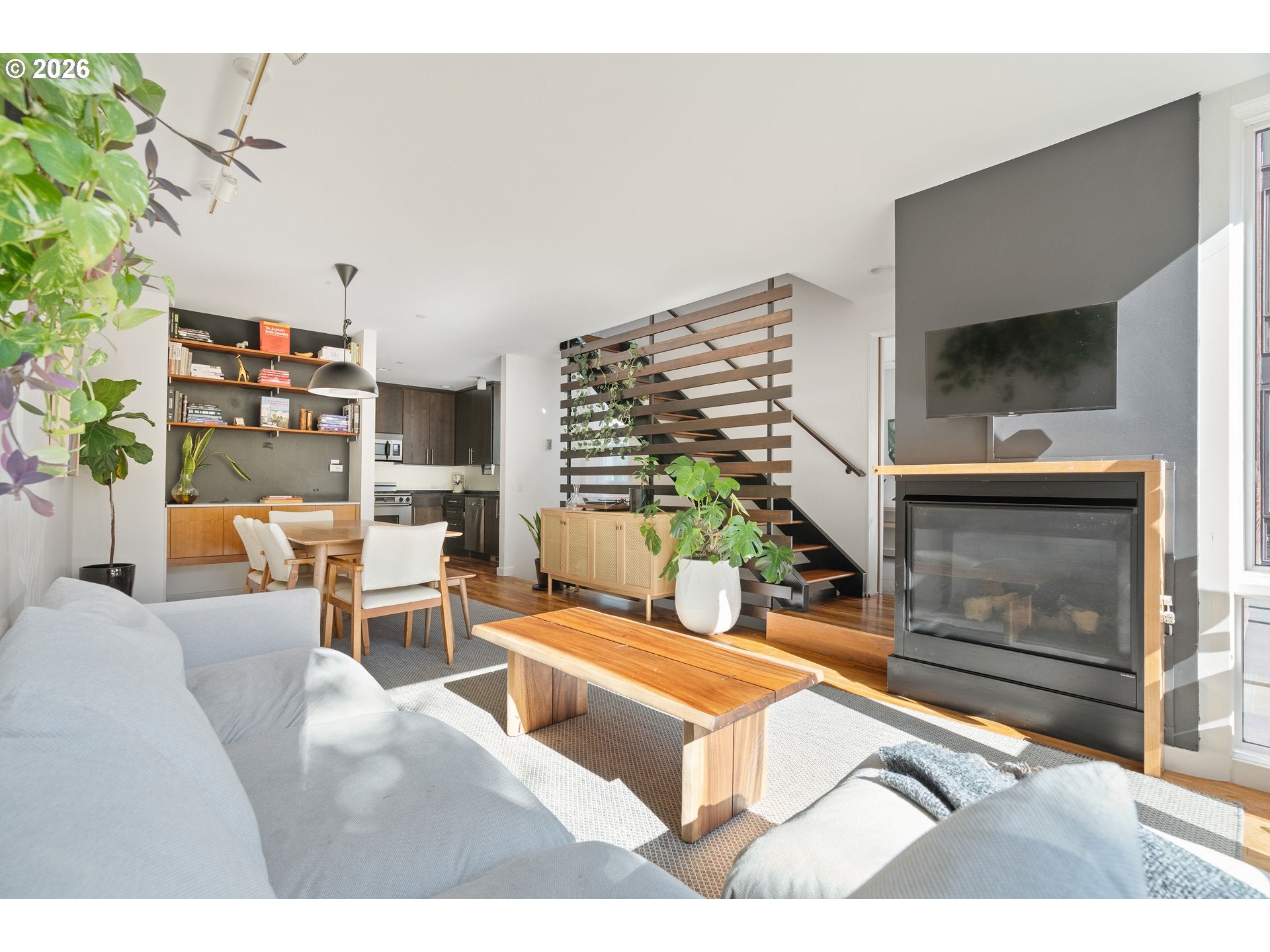 245 SW MEADE ST M2