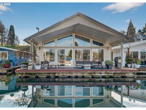 173 NE Bridgeton RD 14 Portland OR 97211