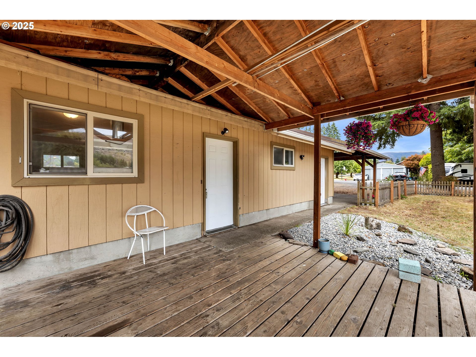 12 VALLEY DR