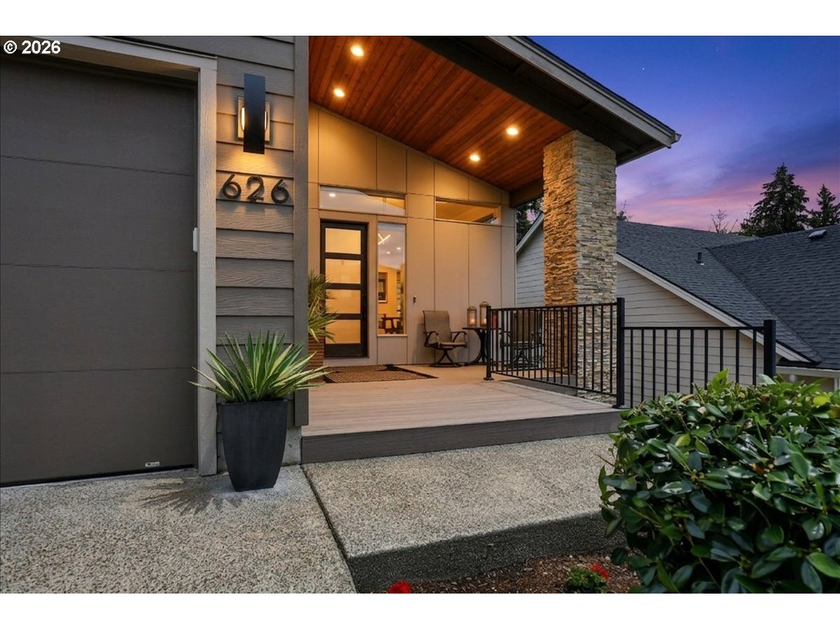 626 NE PROVINCE CT
