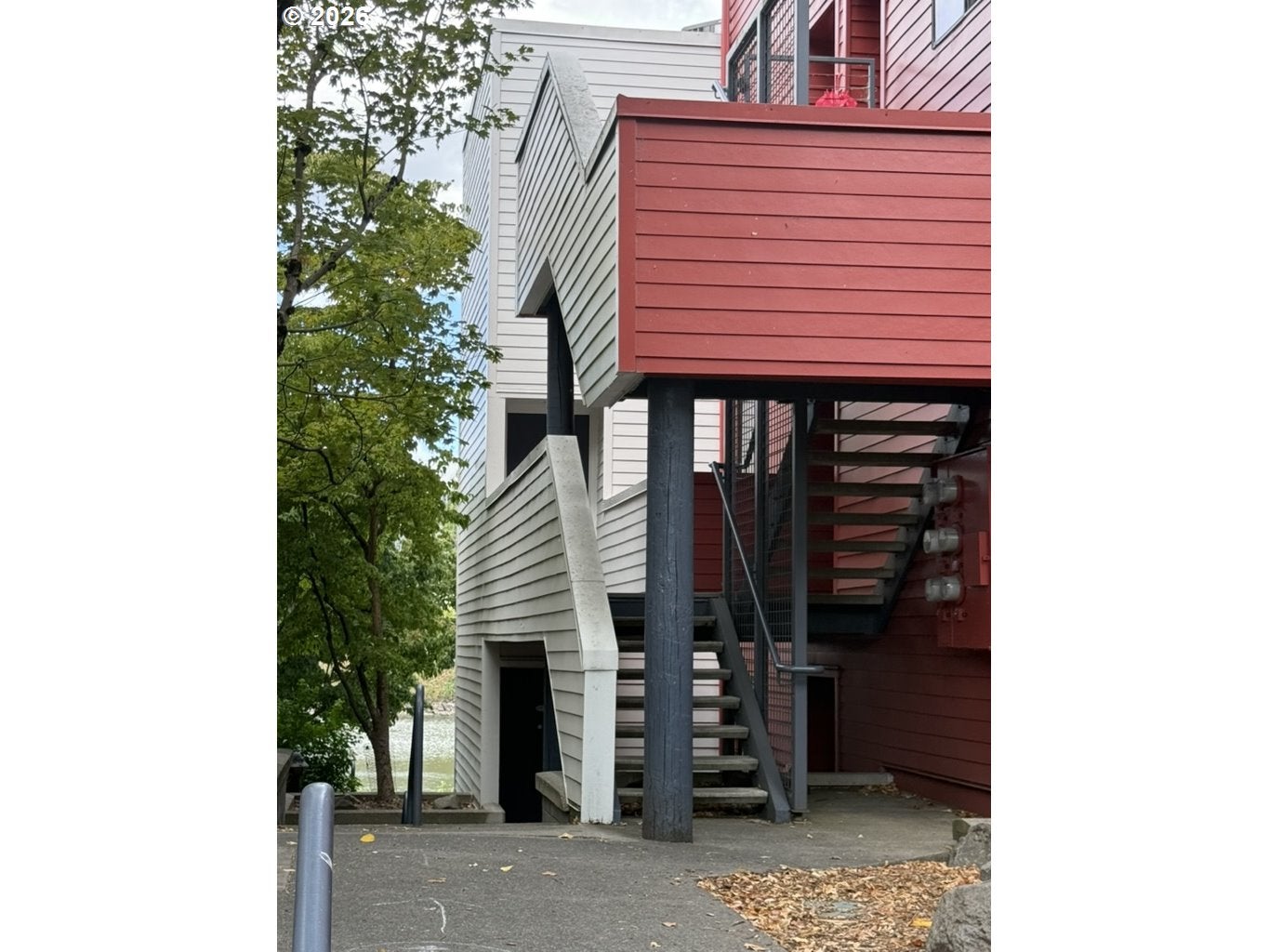 910 NW NAITO PKWY i-4 — 1 bed 1 bath Condominium