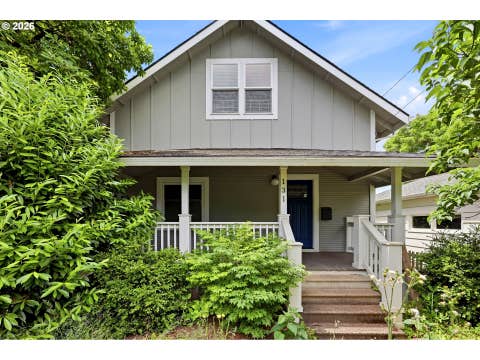 Photo of 131 SE 74th Ave, Portland, OR 97215 (MLS # 599994983)