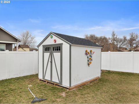 A home in Baker City