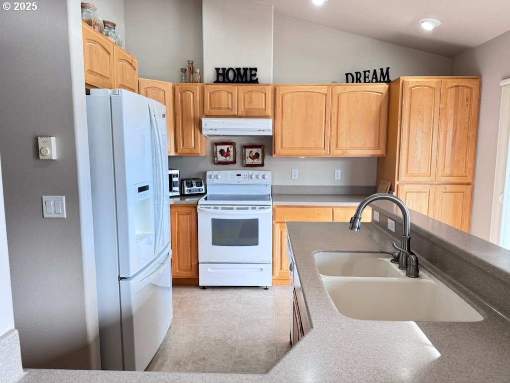 Florence, Oregon 97439, United States, 2 Bedrooms Bedrooms, ,2 BathroomsBathrooms,Residential,Active,250620