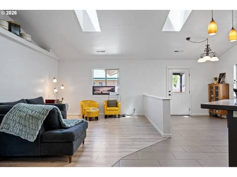 Tiny photo for 1373 Creswood Dr, Creswell, OR 97426 (MLS # 146411091)