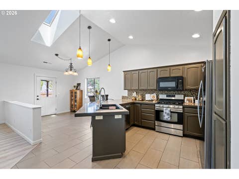 Tiny photo for 1373 Creswood Dr, Creswell, OR 97426 (MLS # 146411091)