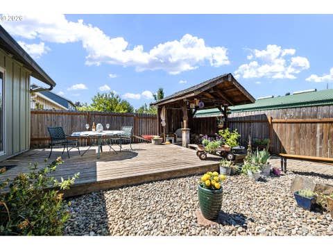 Tiny photo for 1373 Creswood Dr, Creswell, OR 97426 (MLS # 146411091)