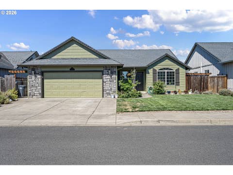 Photo of 1373 Creswood Dr, Creswell, OR 97426 (MLS # 146411091)