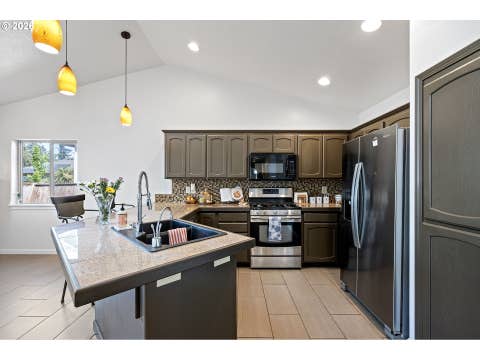 Tiny photo for 1373 Creswood Dr, Creswell, OR 97426 (MLS # 146411091)